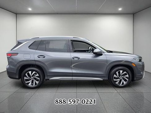 Used 2025 Volkswagen Tiguan S FWD image 6