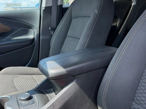 Used 2018 GMC Terrain SLE FWD image 17