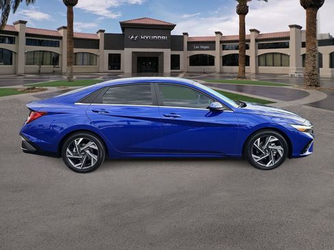 Used 2024 Hyundai Elantra SEL w/ Convenience Package FWD image 9