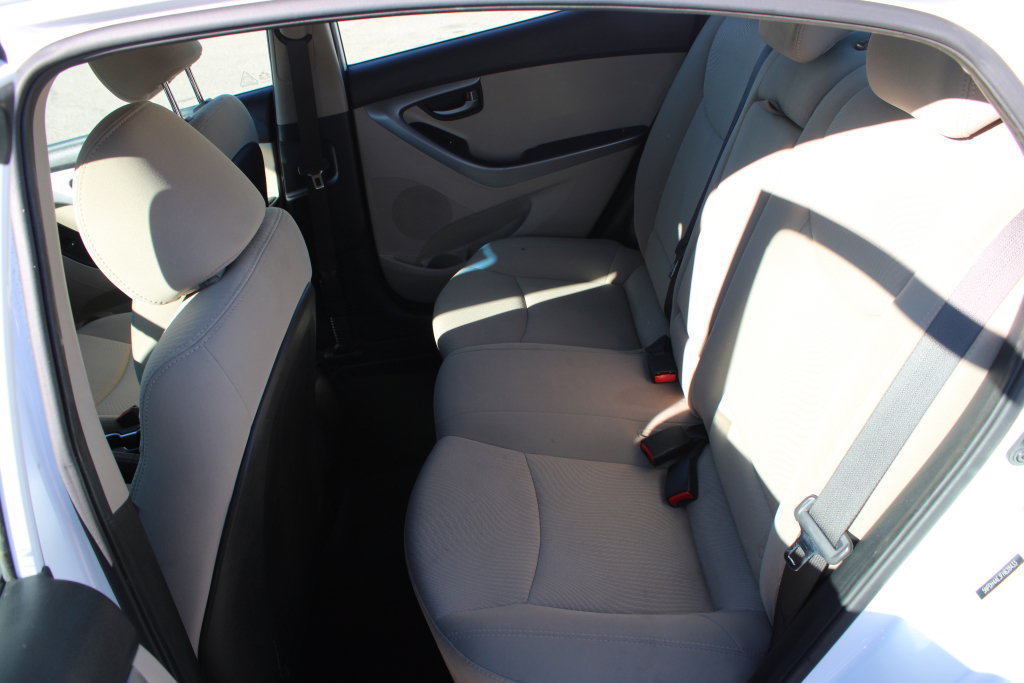 Used 2015 Hyundai Elantra SE FWD image 14