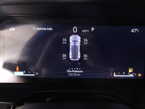 Used 2024 Jeep Grand Cherokee Laredo X image 4