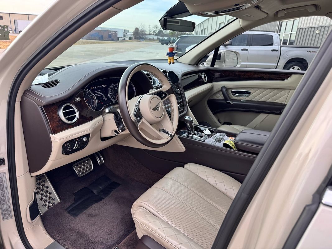 Used 2018 Bentley Bentayga AWD/4WD image 13