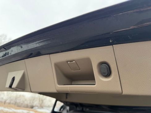 Used 2015 Chevrolet Suburban LT image 31