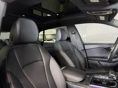 Used 2019 Audi Q8 Prestige image 27