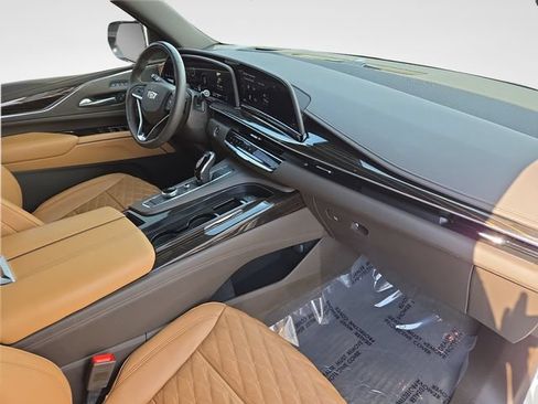 Certified 2024 Cadillac Escalade Premium Luxury AWD/4WD image 41