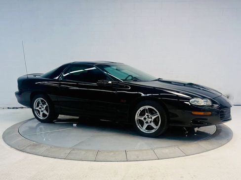 Used 2000 Chevrolet Camaro Z28 w/ SS Performance/Appearance Pkg RWD image 12