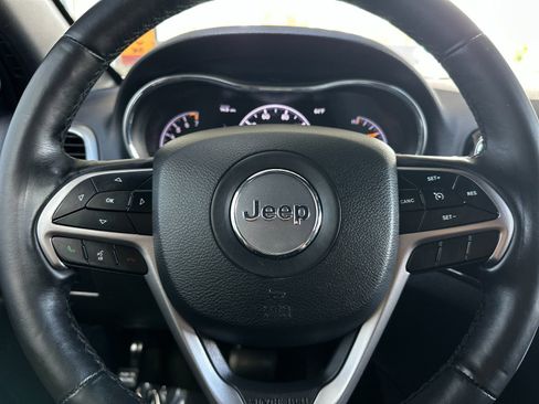 Used 2019 Jeep Grand Cherokee Limited w/ Luxury Group II RWD image 23