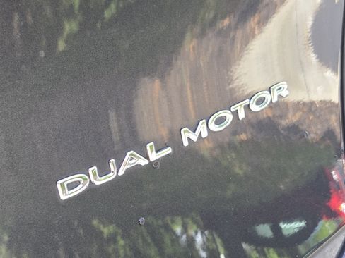 Used 2024 Tesla Model Y Long Range AWD/4WD image 17