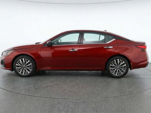 Used 2025 Nissan Altima 2.5 SV FWD image 5