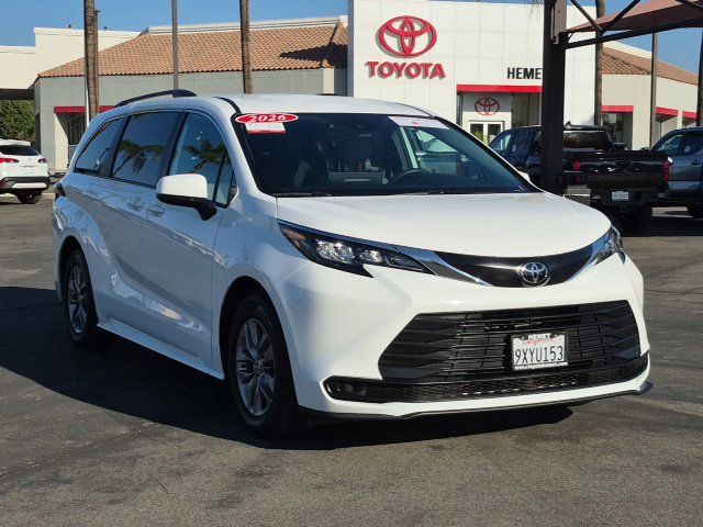 Used 2026 Toyota Sienna LE FWD image 3