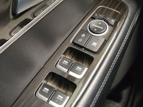 Used 2019 Kia Sorento AWD V6 image 27