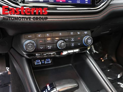 Used 2024 Dodge Durango GT RWD image 19