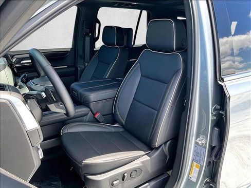 Used 2025 GMC Yukon Elevation w/ Elevation Premium Package RWD image 27