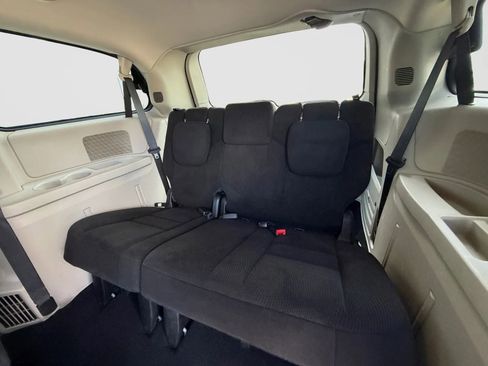 Used 2016 Dodge Grand Caravan SE w/ Quick Order Package 29E SE FWD image 16