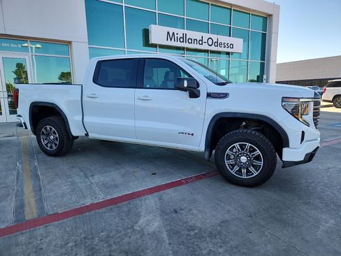 Used 2025 GMC Sierra 1500 AT4 image 8