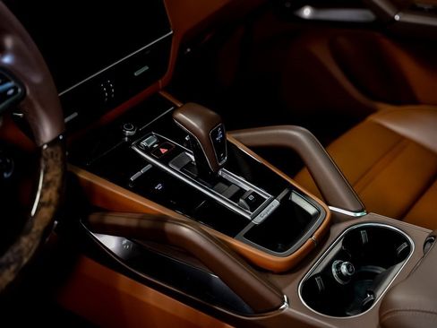 Used 2021 Porsche Cayenne Turbo image 57