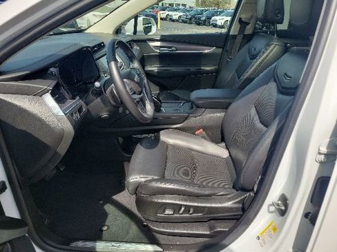 Used 2017 Cadillac XT5 Premium Luxury AWD/4WD image 4
