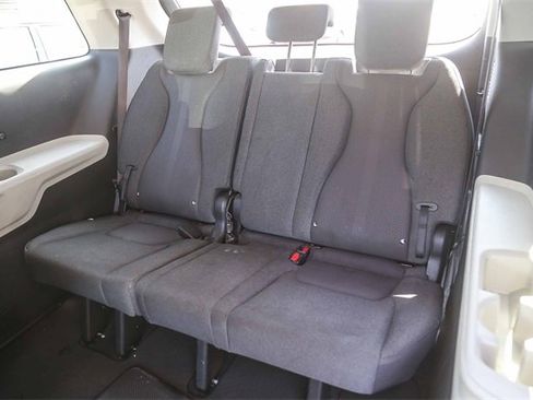 Certified 2022 Kia Carnival LX image 20