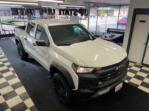 Used 2024 Chevrolet Colorado Trail Boss w/ Advanced Trailering Package AWD/4WD image 15