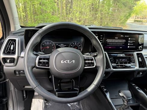 Certified 2023 Kia Sorento S w/ Panoramic Sunroof Package FWD image 14