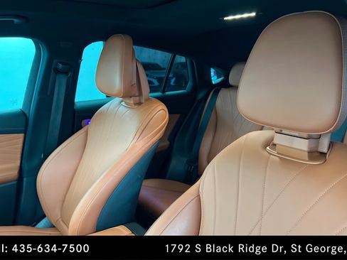 Used 2024 Mercedes-Benz GLC 300 4MATIC image 16