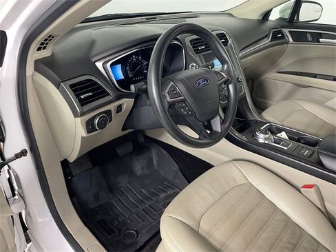 Used 2017 Ford Fusion SE image 3