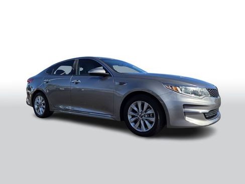 Used 2018 Kia Optima EX image 2