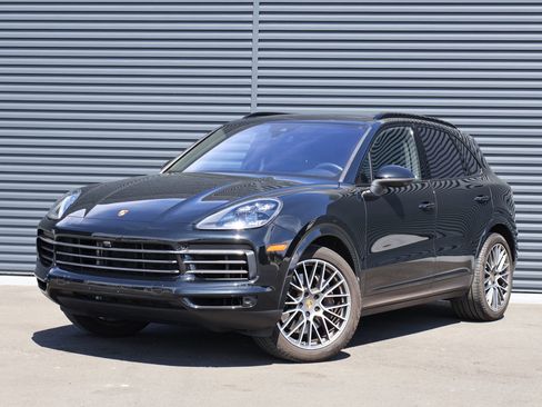 Certified 2023 Porsche Cayenne Platinum Edition AWD/4WD image 1