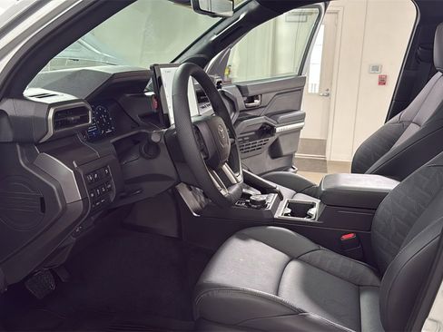 Certified 2025 Toyota Tacoma TRD Off-Road image 12
