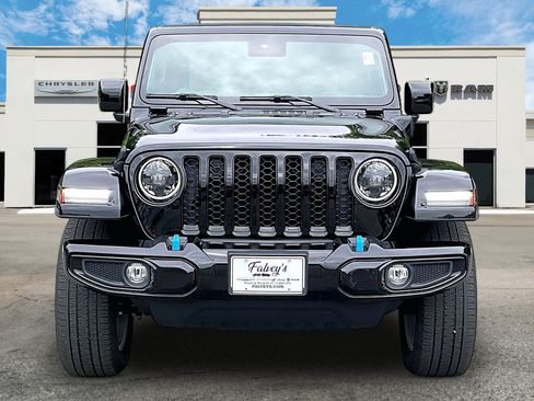 Used 2023 Jeep Wrangler Unlimited Sahara AWD/4WD image 3
