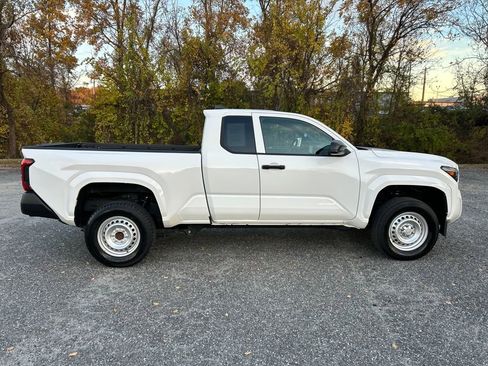 Used 2024 Toyota Tacoma SR image 7
