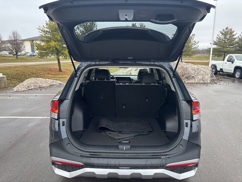 Used 2025 Kia Sportage EX image 12