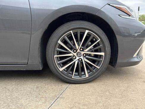 Used 2023 Lexus ES 250 w/ Premium Package image 13