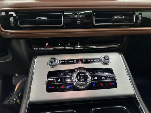 Used 2023 Lincoln Aviator Reserve w/ Equipment Group 201A image 18