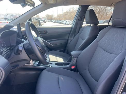 Used 2024 Toyota Corolla Cross LE image 2