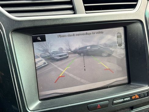 Used 2016 Ford Explorer XLT w/ Equipment Group 202A image 21