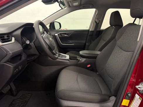 Used 2021 Toyota RAV4 XLE AWD/4WD image 14