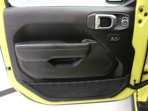 Used 2023 Jeep Wrangler Unlimited Rubicon 4xe AWD/4WD image 15