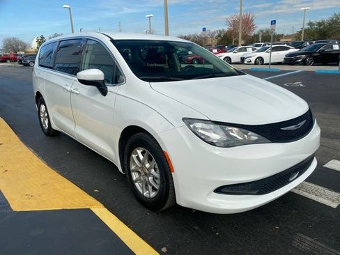 Used 2022 Chrysler Voyager LX image 2