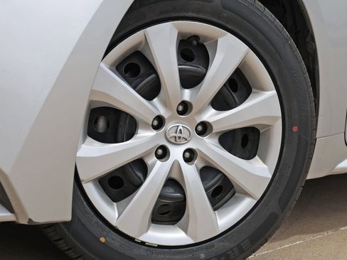 Used 2024 Toyota Corolla LE FWD image 11