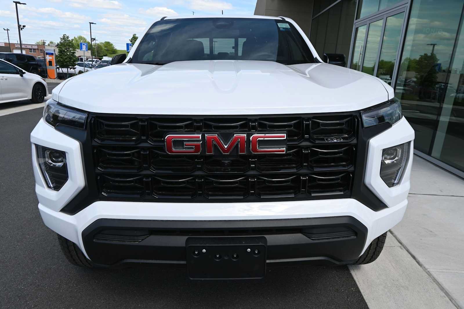 Used 2026 GMC Canyon Elevation w/ Technology Package RWD image 2