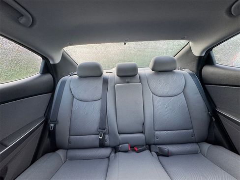 Used 2013 Hyundai Elantra GLS w/ Preferred Pkg image 5