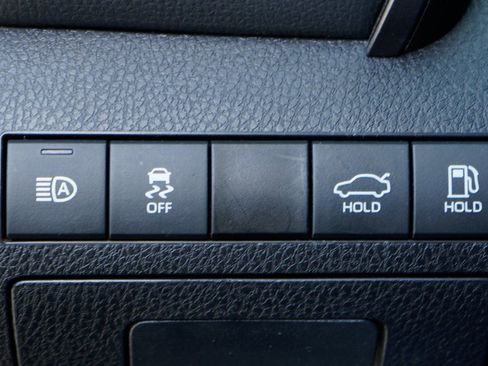 Used 2023 Toyota Camry SE image 18