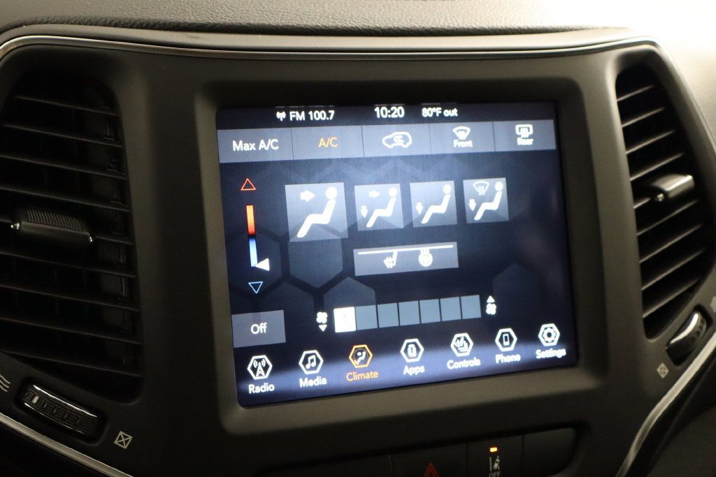 Used 2022 Jeep Cherokee Latitude w/ Trailer Tow Group AWD/4WD image 30