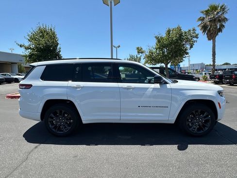 New 2026 Jeep Grand Cherokee L Limited AWD/4WD image 9