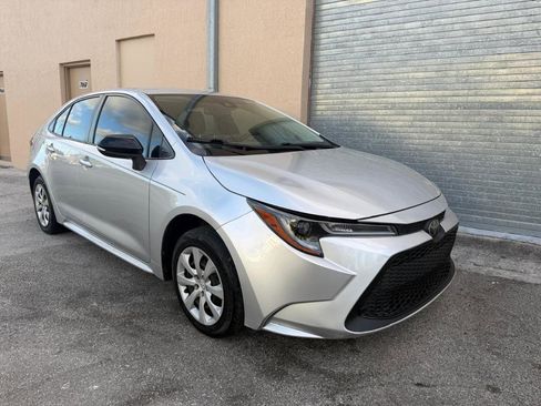 Used 2020 Toyota Corolla LE FWD image 2