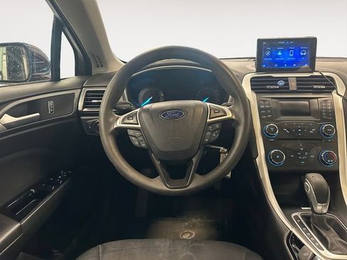 Used 2013 Ford Fusion SE FWD image 12
