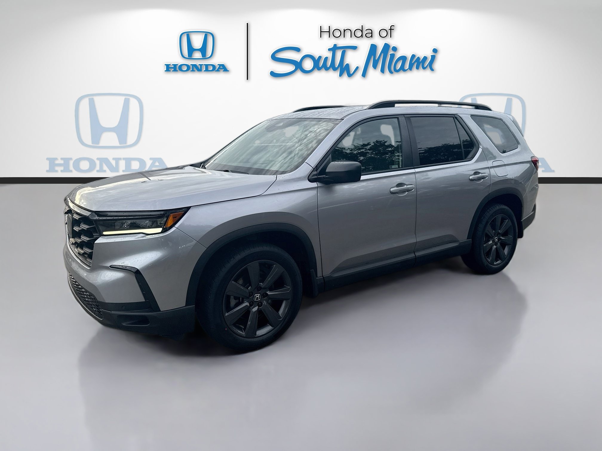 Certified 2024 Honda Pilot Sport image 3