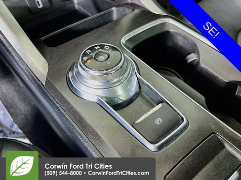 Used 2017 Ford Fusion SE w/ Fusion SE Technology Package FWD image 10