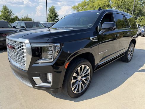 Used 2021 GMC Yukon Denali w/ Denali Ultimate Package AWD/4WD image 3